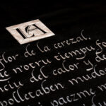 Detalle de poema caligrafiado. Autor Xaime Martínez.